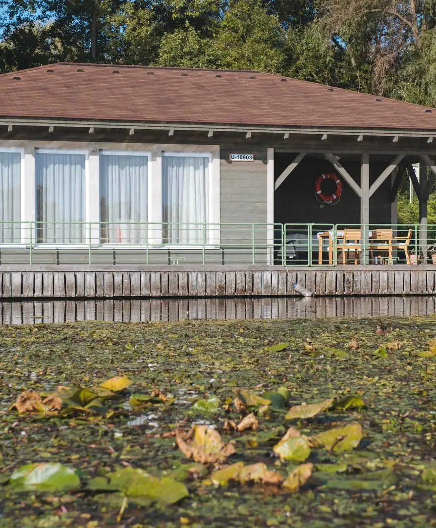 Tavirózsa floating house 1