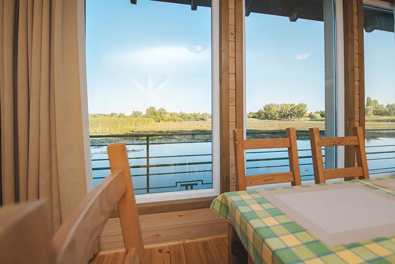 Tavirózsa floating house 5