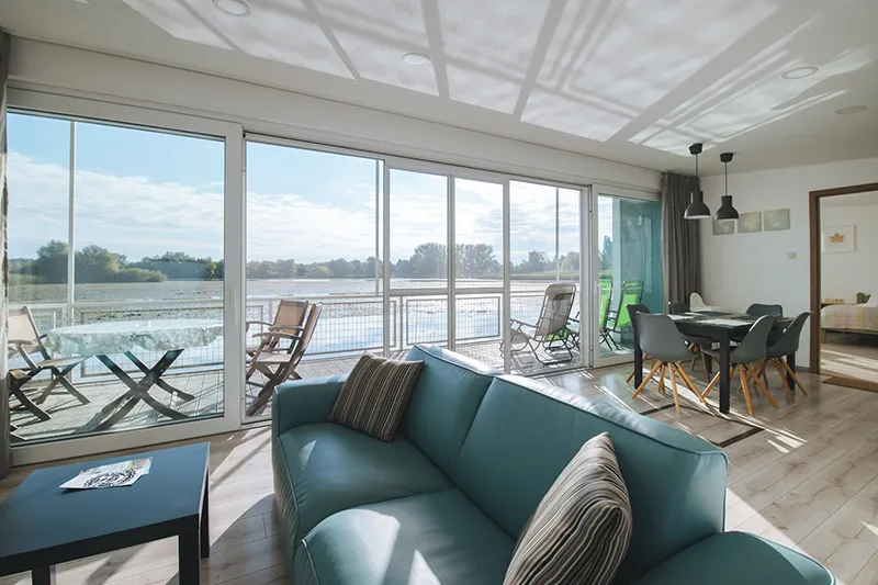 Hanga floating house 6
