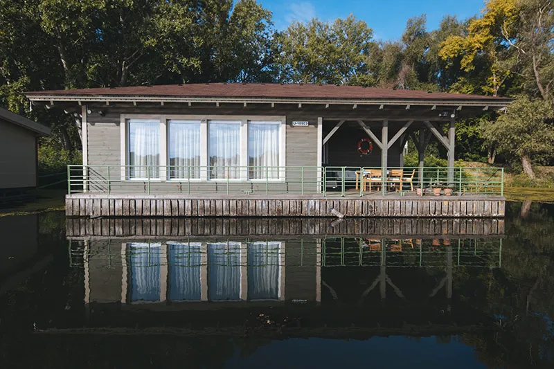Tavirózsa floating house 13