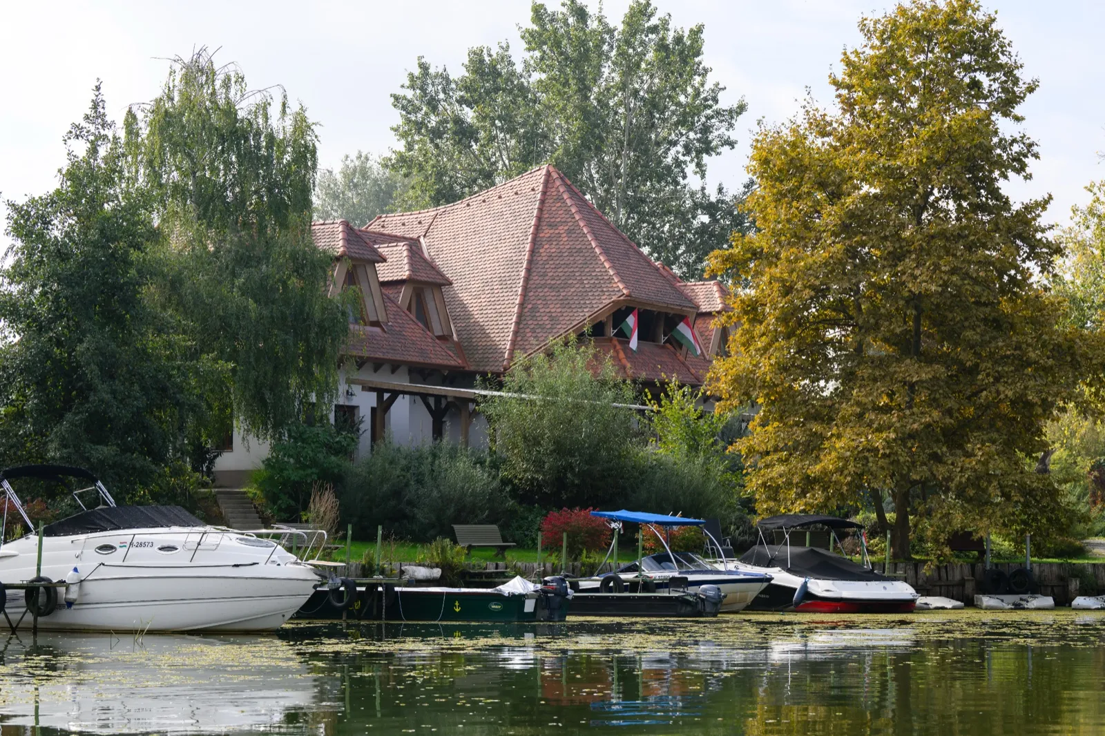 Lakeside rooms